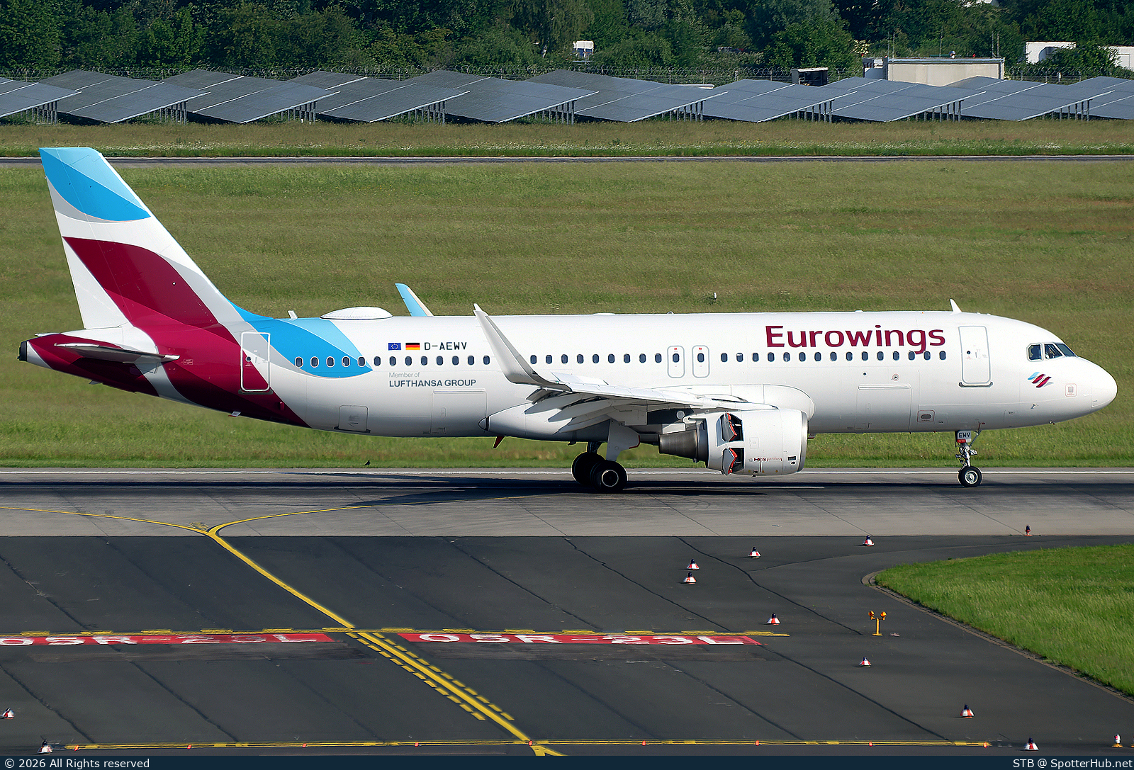 Photo of D-AEWV - Airbus A320-214 operated by Eurowings