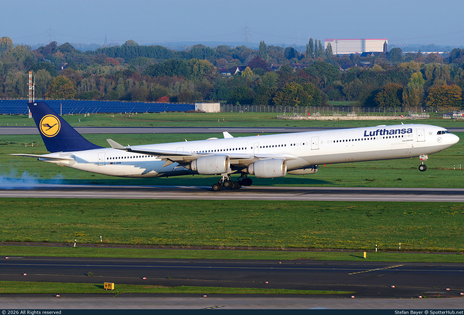 Photo of D-AIHW - Airbus A340-642 operated by Lufthansa