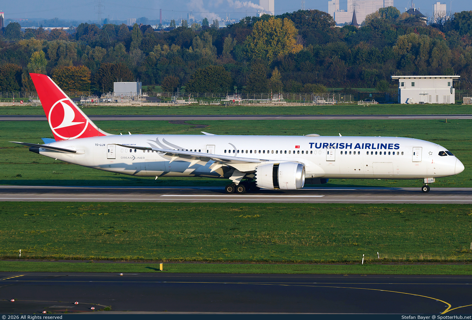 Photo of TC-LLN - Boeing 787-9 Dreamliner operated by Turkish Airlines