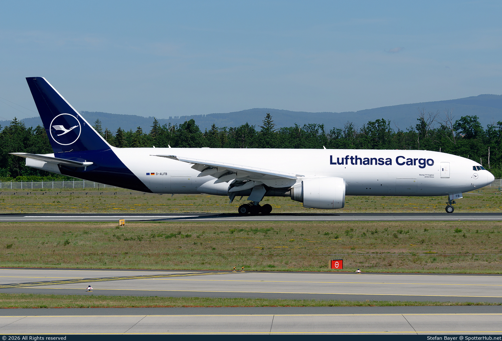 Photo of D-ALFB - Boeing 777-FBT operated by Lufthansa Cargo