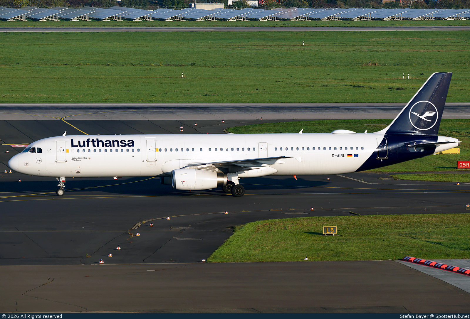 Photo of D-AIRU - Airbus A321-131 operated by Lufthansa