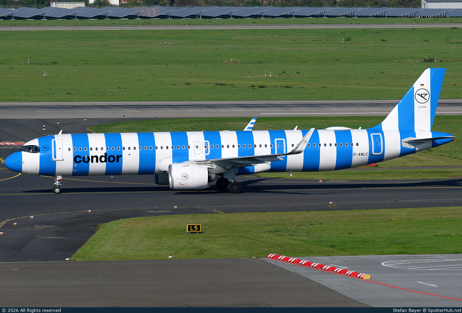 Photo of D-ANLC - Airbus A321-271NX operated by Condor