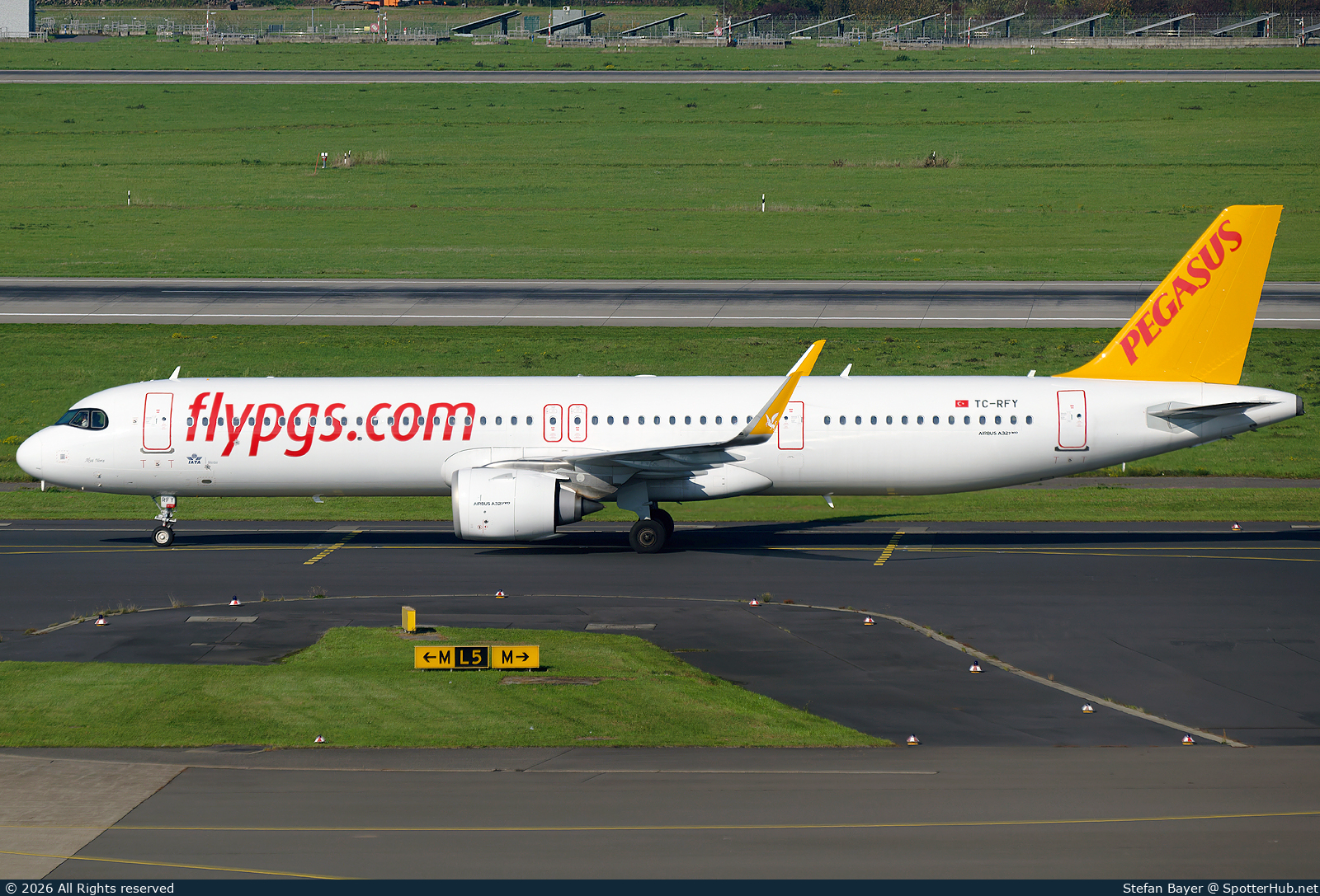 Photo of TC-RFY - Airbus A321-251NX operated by Pegasus Airlines