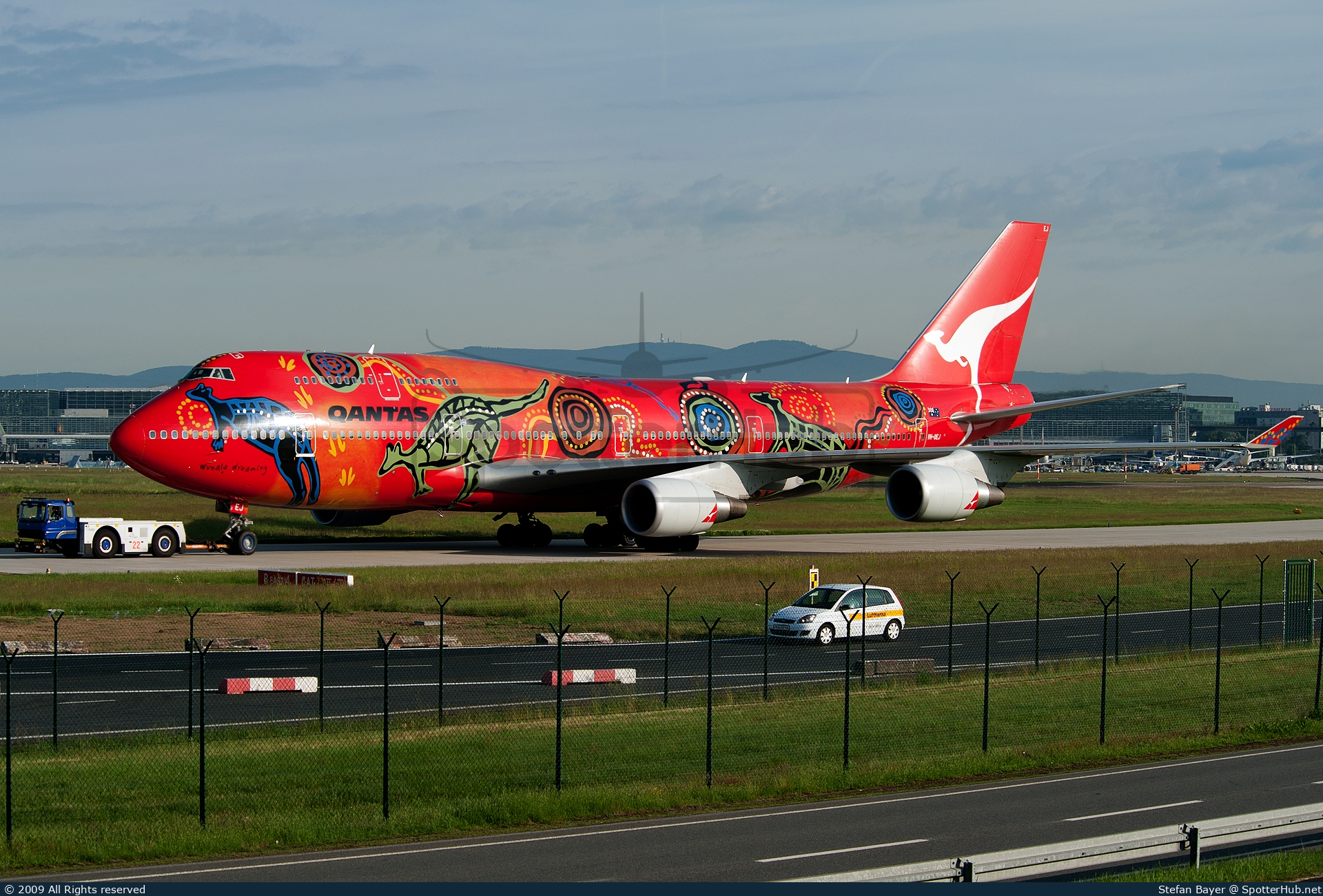 Photo of VH-OEJ - Boeing 747-438(ER) operated by Qantas