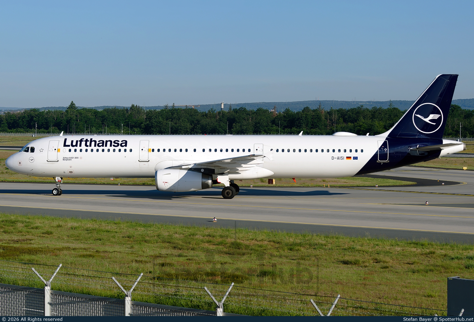 Photo of D-AISI - Airbus A321-231 operated by Lufthansa