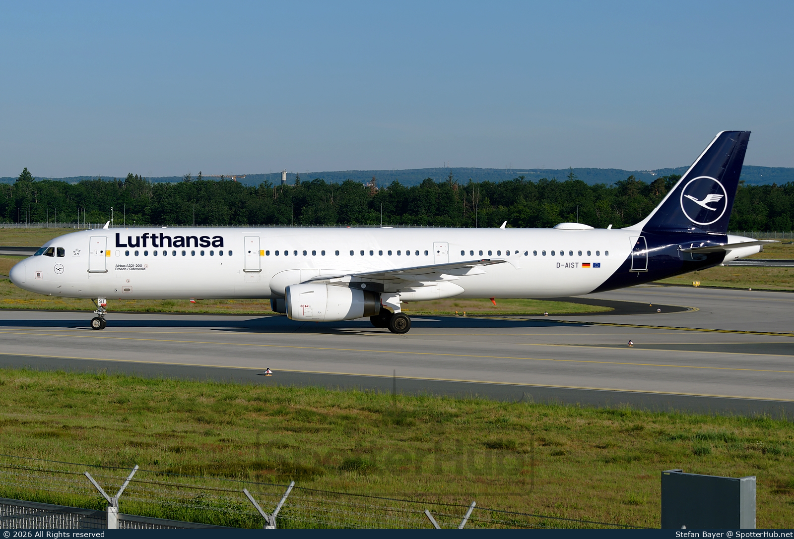 Photo of D-AIST - Airbus A321-231 operated by Lufthansa