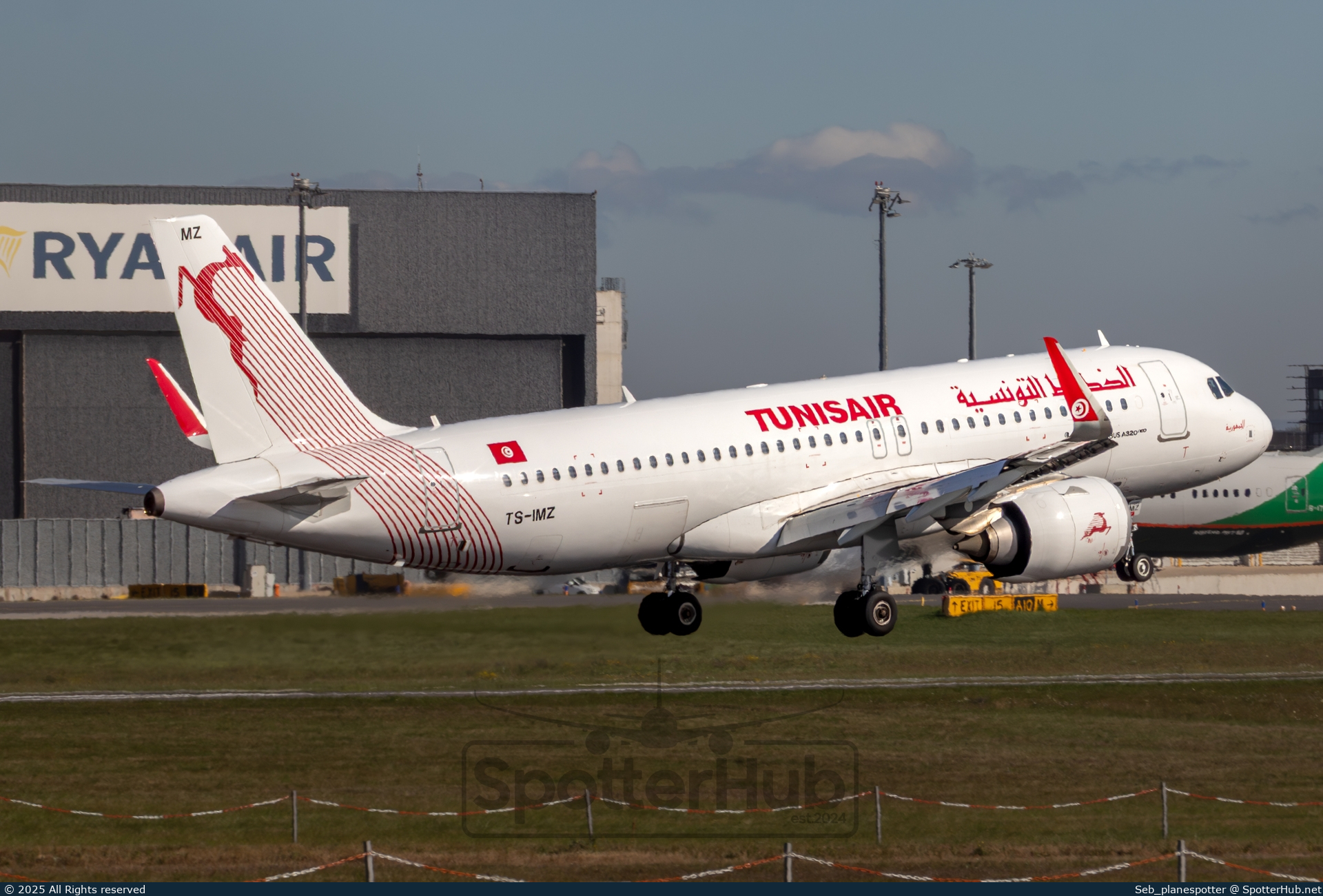 Photo of TS-IMZ - Airbus A320-251N operated by Tunisair