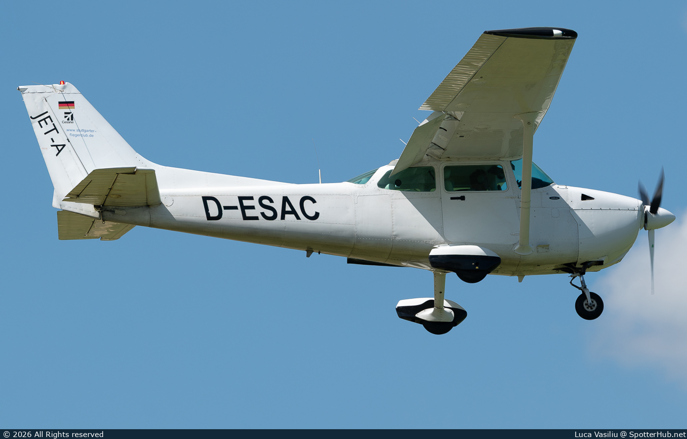 Photo of D-ESAC - Cessna 172P Skyhawk operated by Stuttgarter Fliegerclub