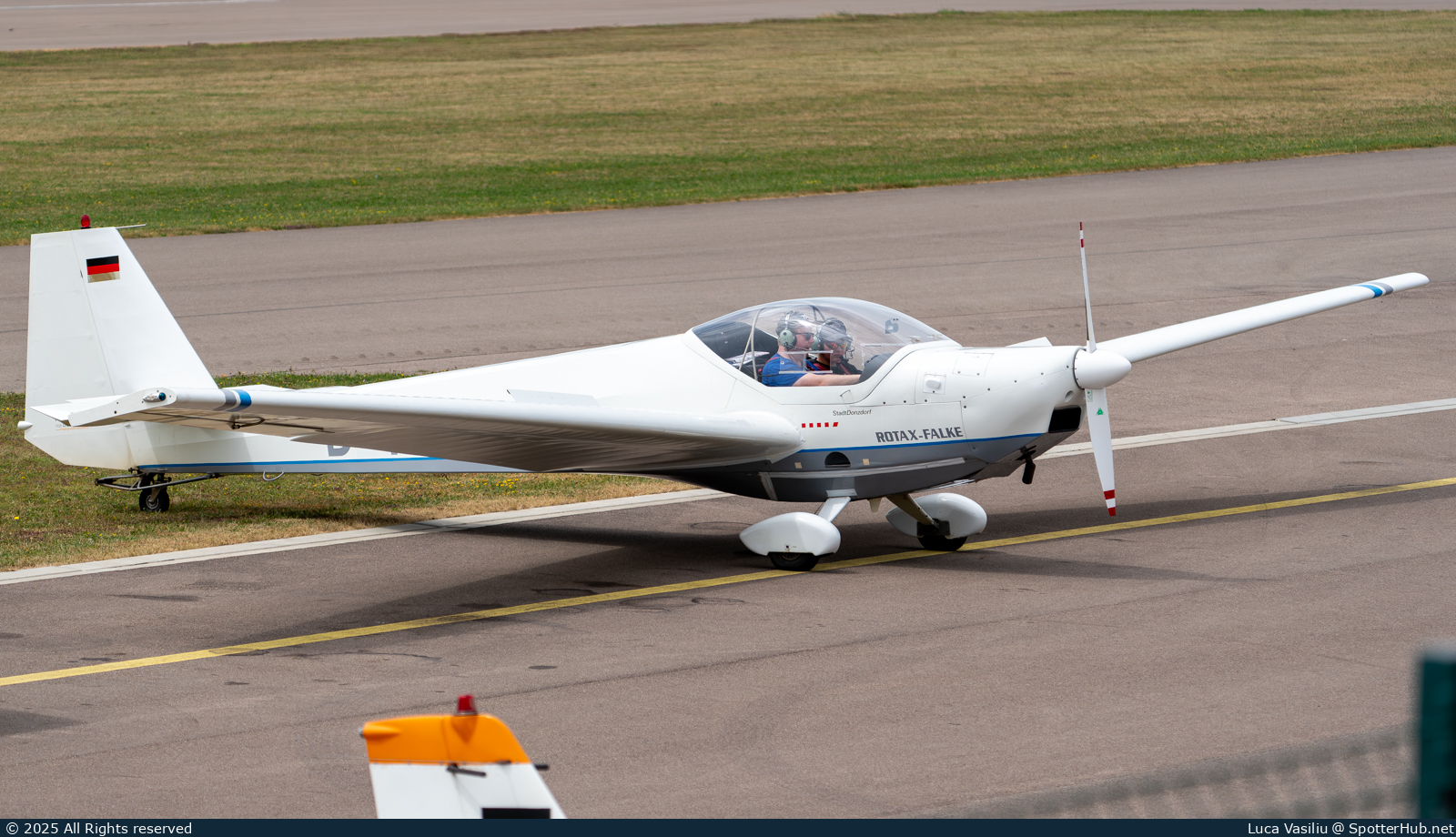 Photo of D-KOIG - Scheibe SF 25C Falke operated by Fliegergruppe Donzdorf