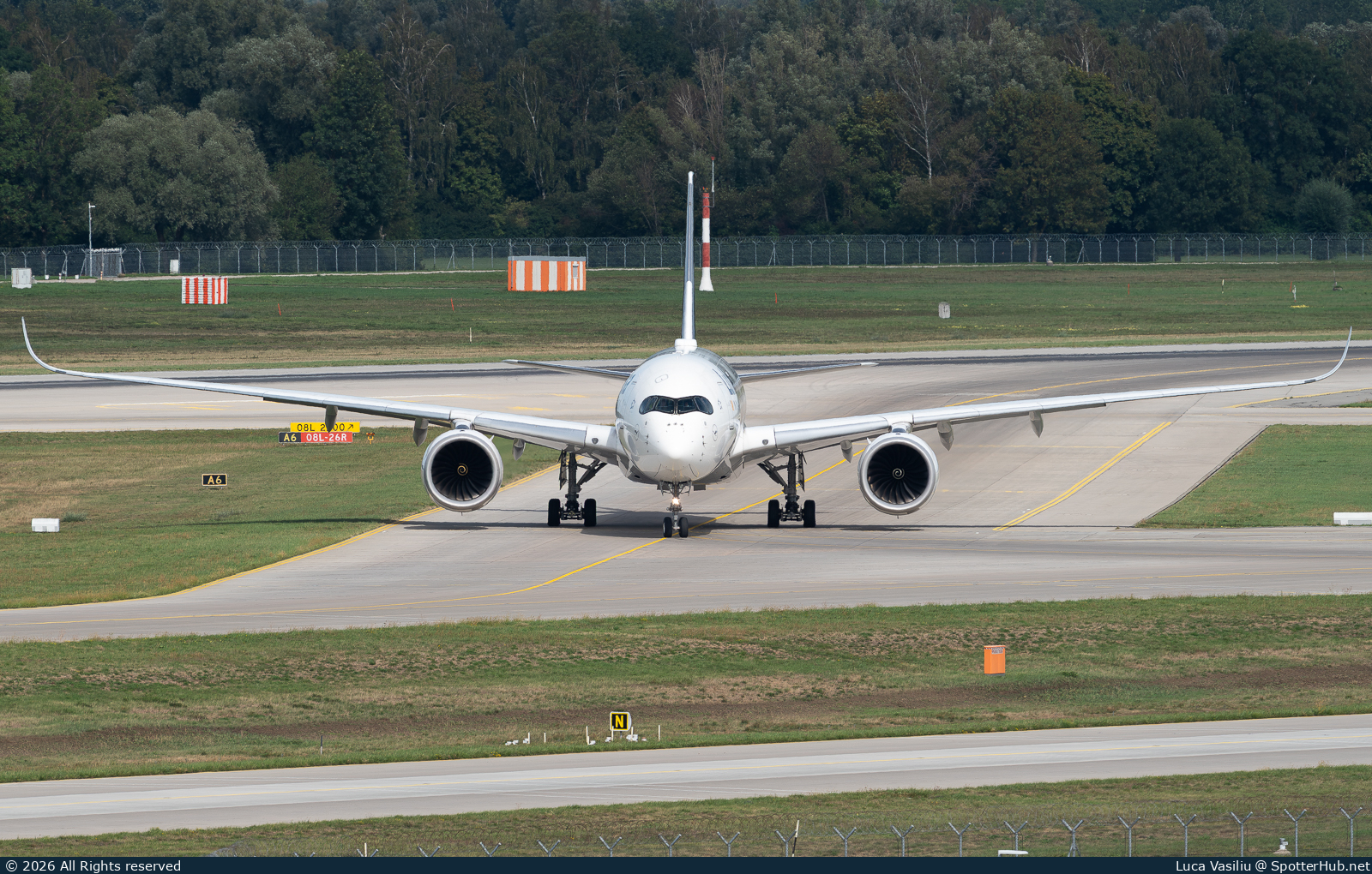 Photo of D-AIXM - Airbus A350-941 operated by Lufthansa