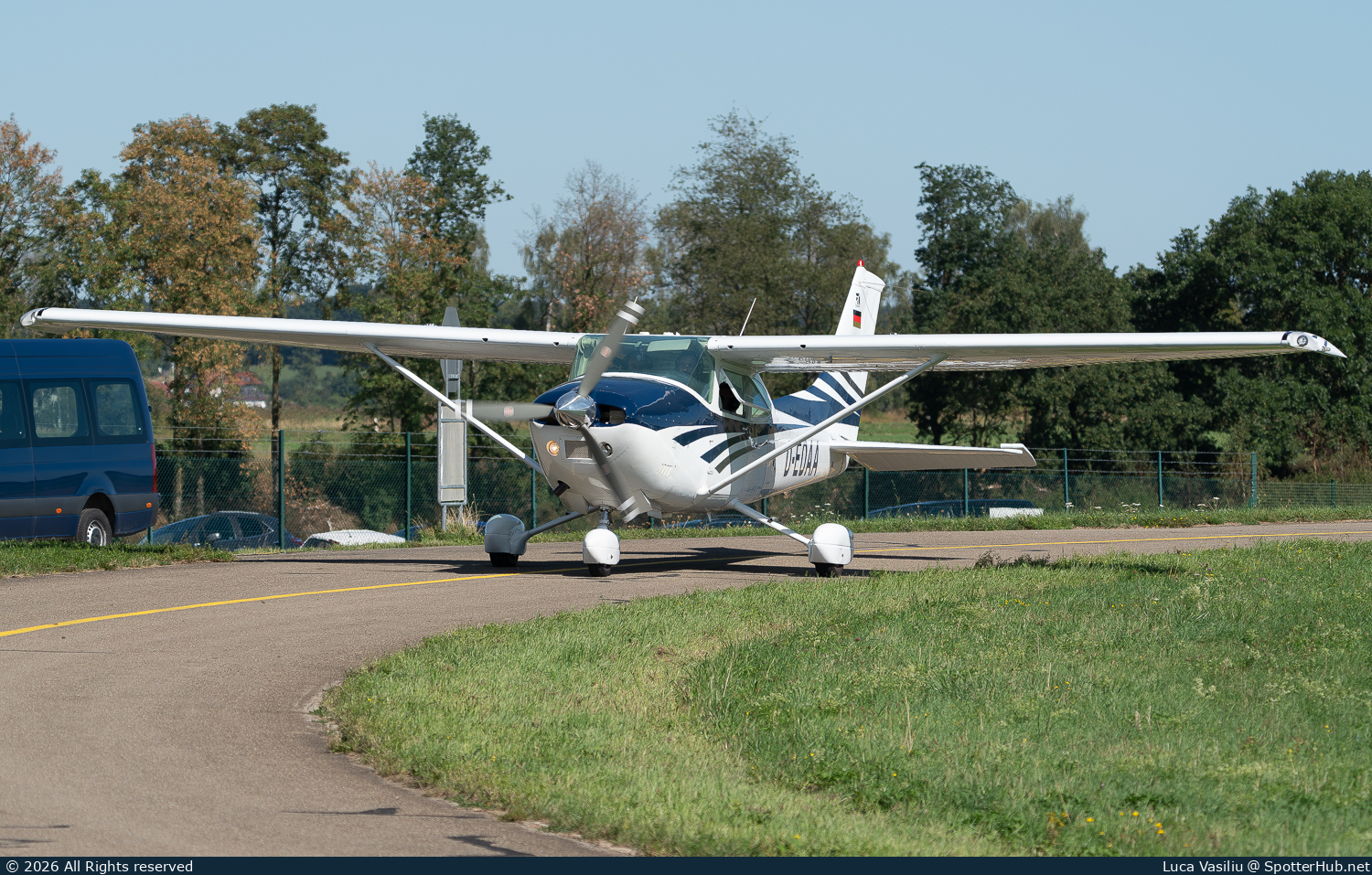 Photo of D-EDAA - Cessna 182T Skylane operated by Private