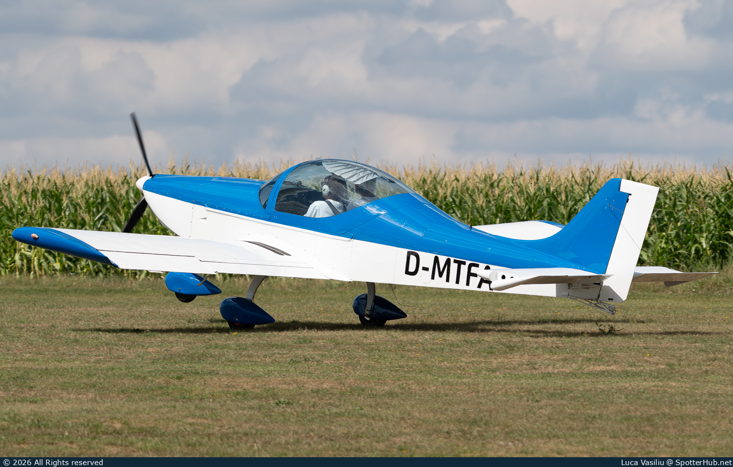 Photo of D-MTFA - Breezer B400 operated by Private