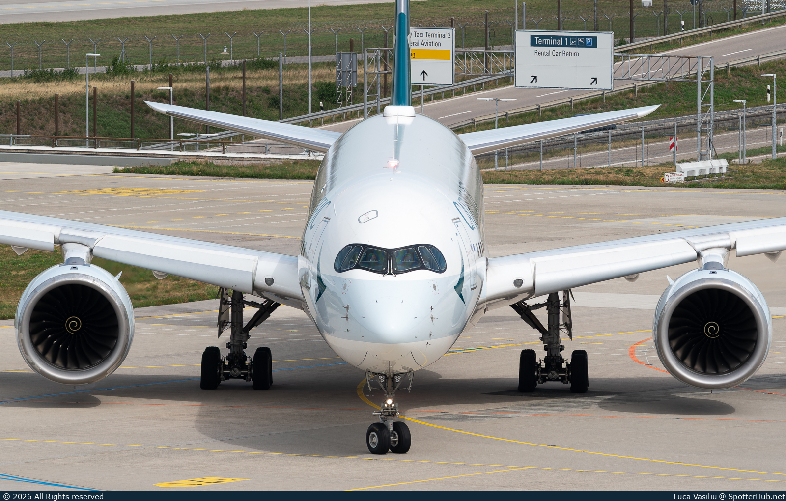 Photo of B-LRF - Airbus A350-941 operated by Cathay Pacific Airways