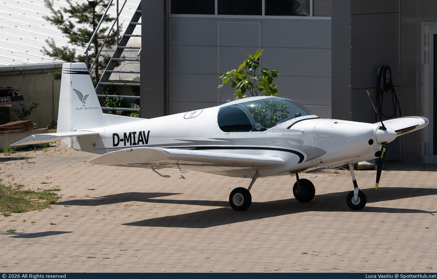 Photo of D-MIAV - Alpi Pioneer 200 Standard operated by Flugzeug-Charter Berlin