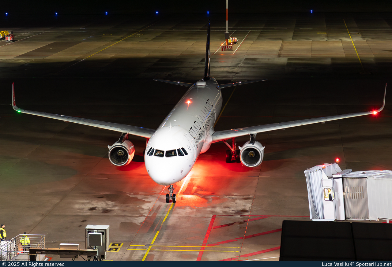 Photo of TC-JSG - Airbus A321-231 operated by Turkish Airlines