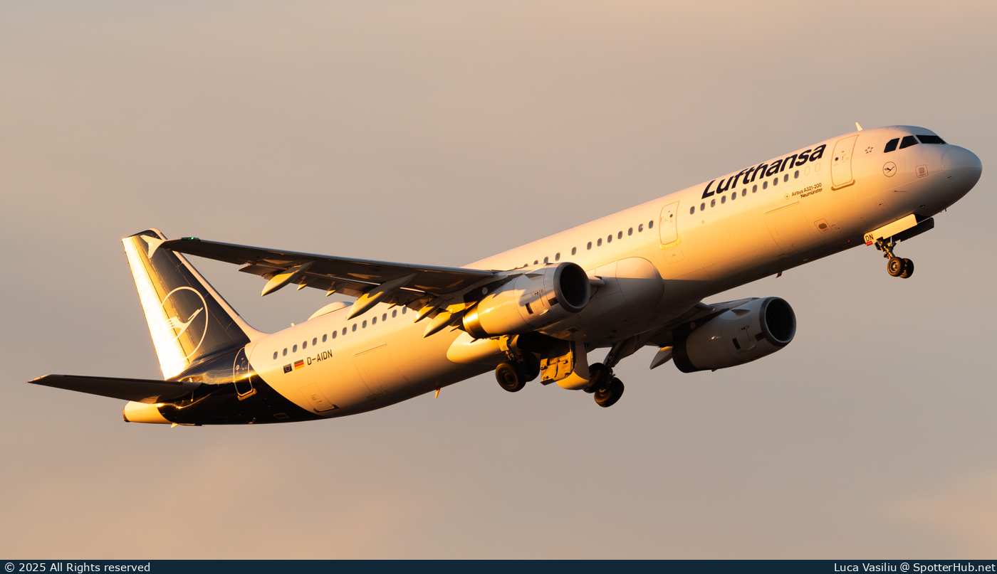 Photo of D-AIDN - Airbus A321-231 operated by Lufthansa