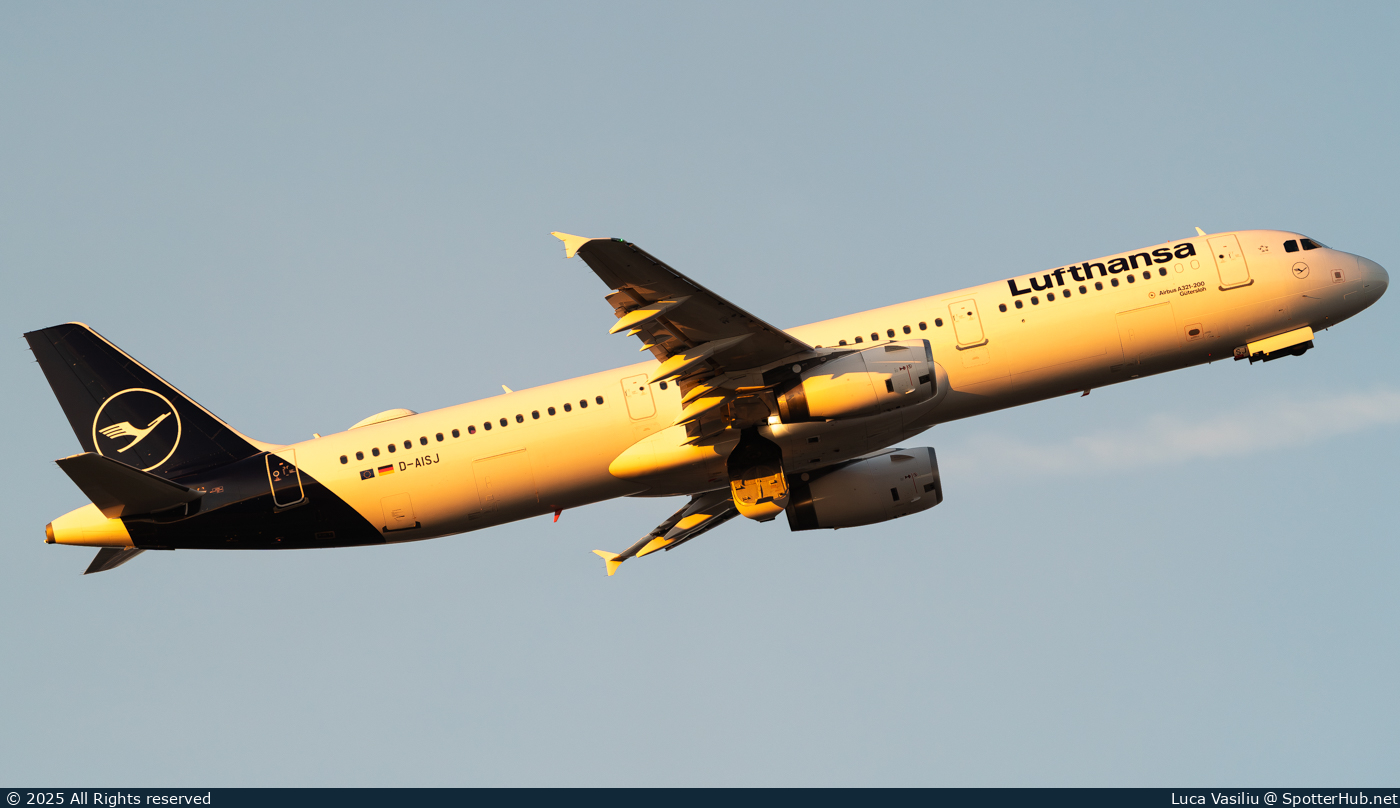 Photo of D-AISJ - Airbus A321-231 operated by Lufthansa