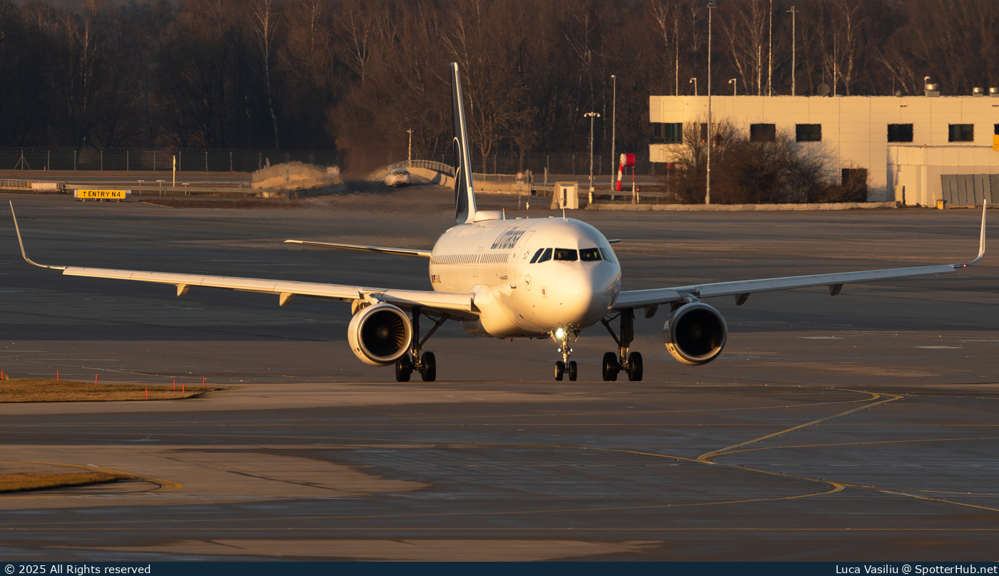 Photo of D-AIUL - Airbus A320-214 operated by Lufthansa