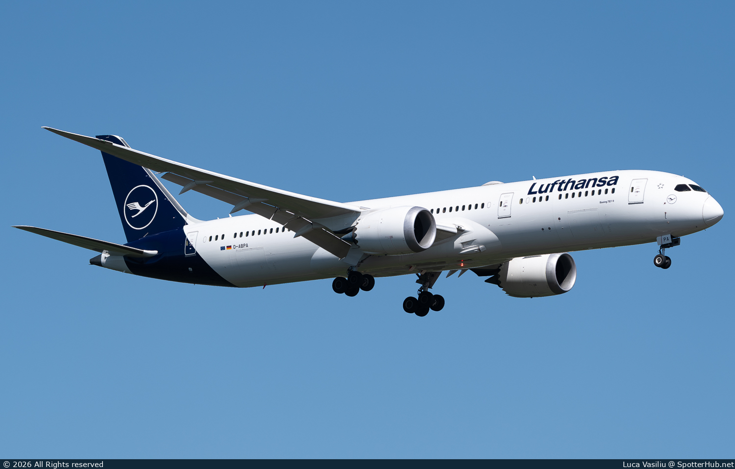 Photo of D-ABPA - Boeing 787-9 Dreamliner operated by Lufthansa