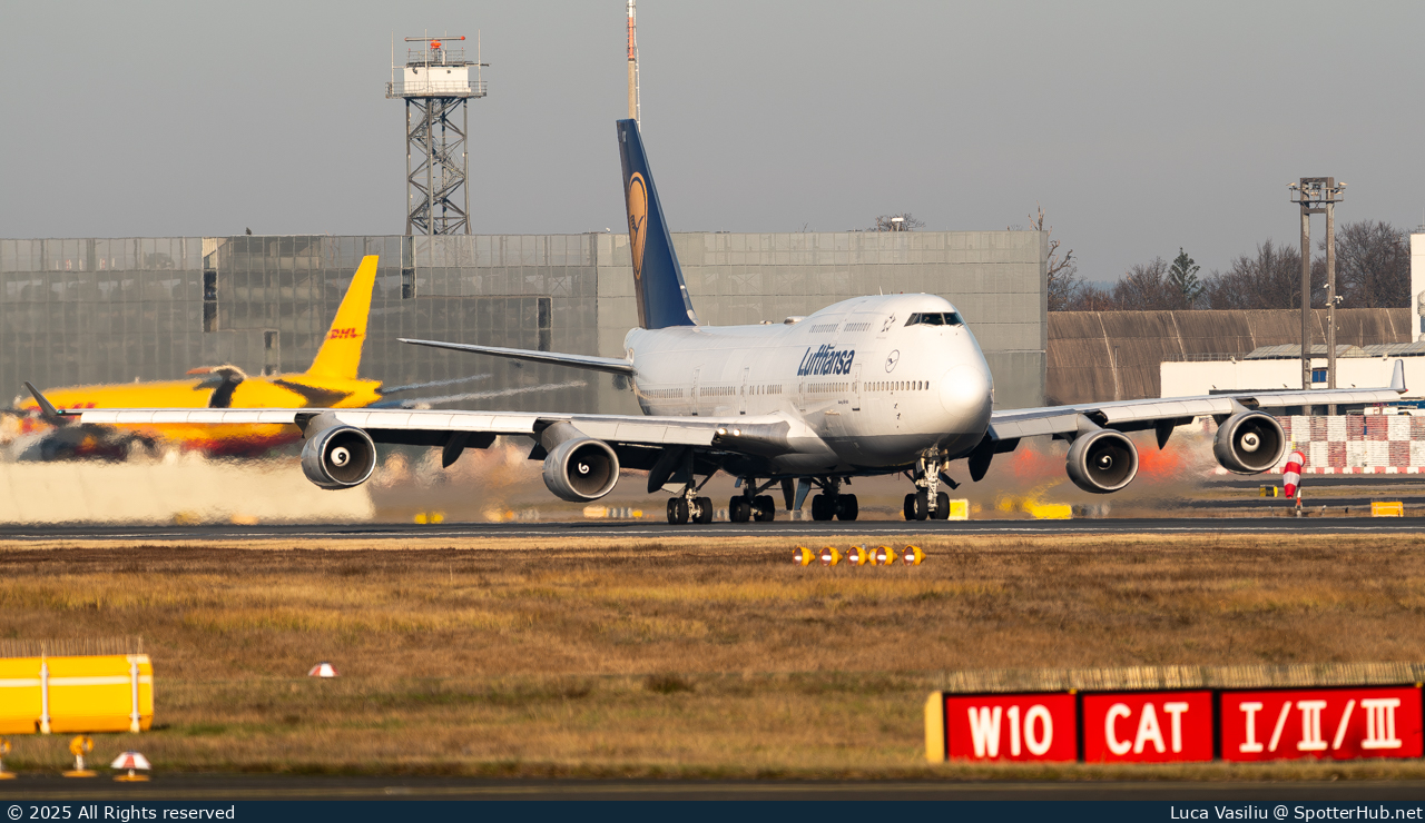 Photo of D-ABVX - Boeing 747-430 operated by Lufthansa