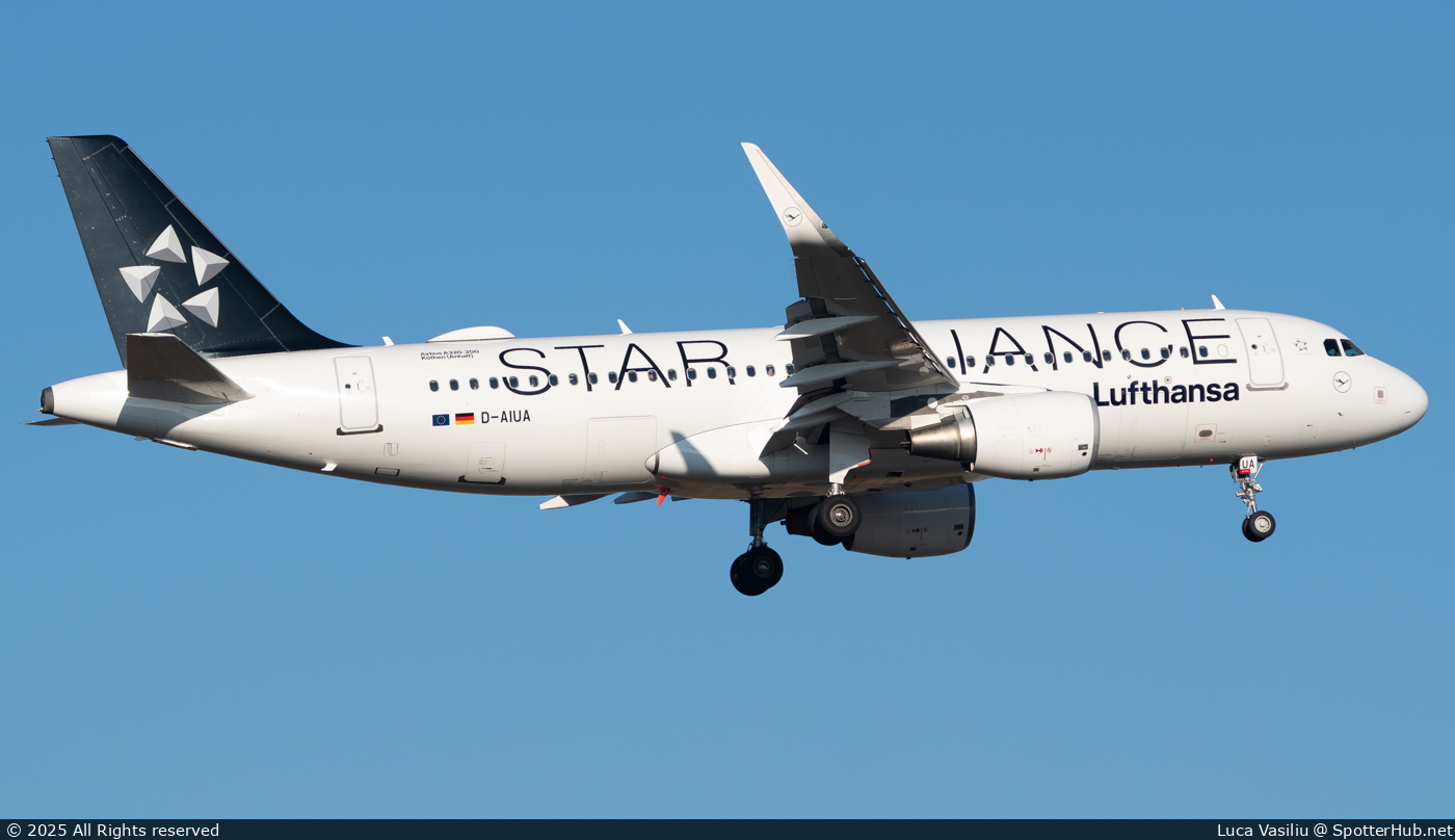 Photo of D-AIUA - Airbus A320-214 operated by Lufthansa