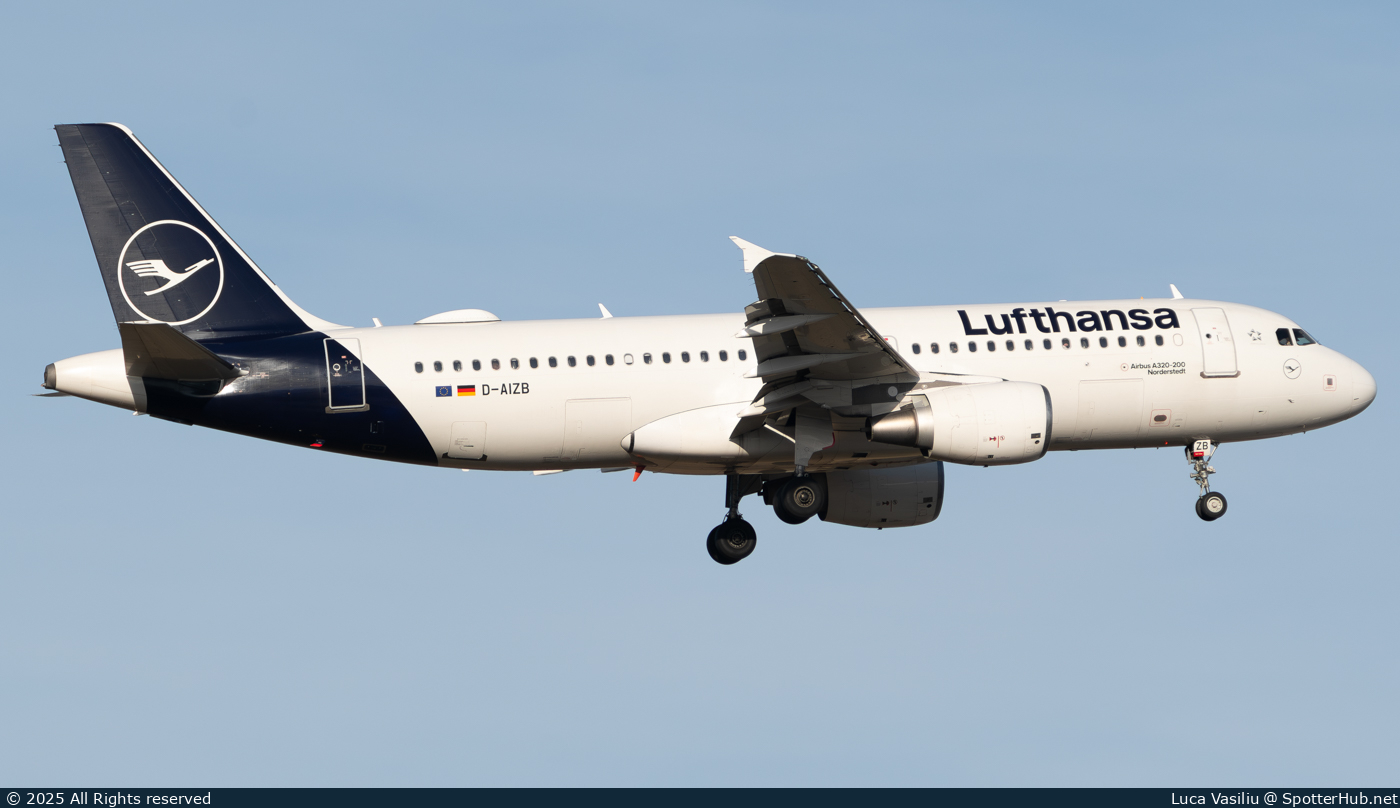 Photo of D-AIZB - Airbus A320-214 operated by Lufthansa