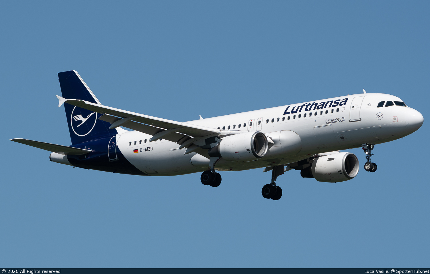 Photo of D-AIZD - Airbus A320-214 operated by Lufthansa
