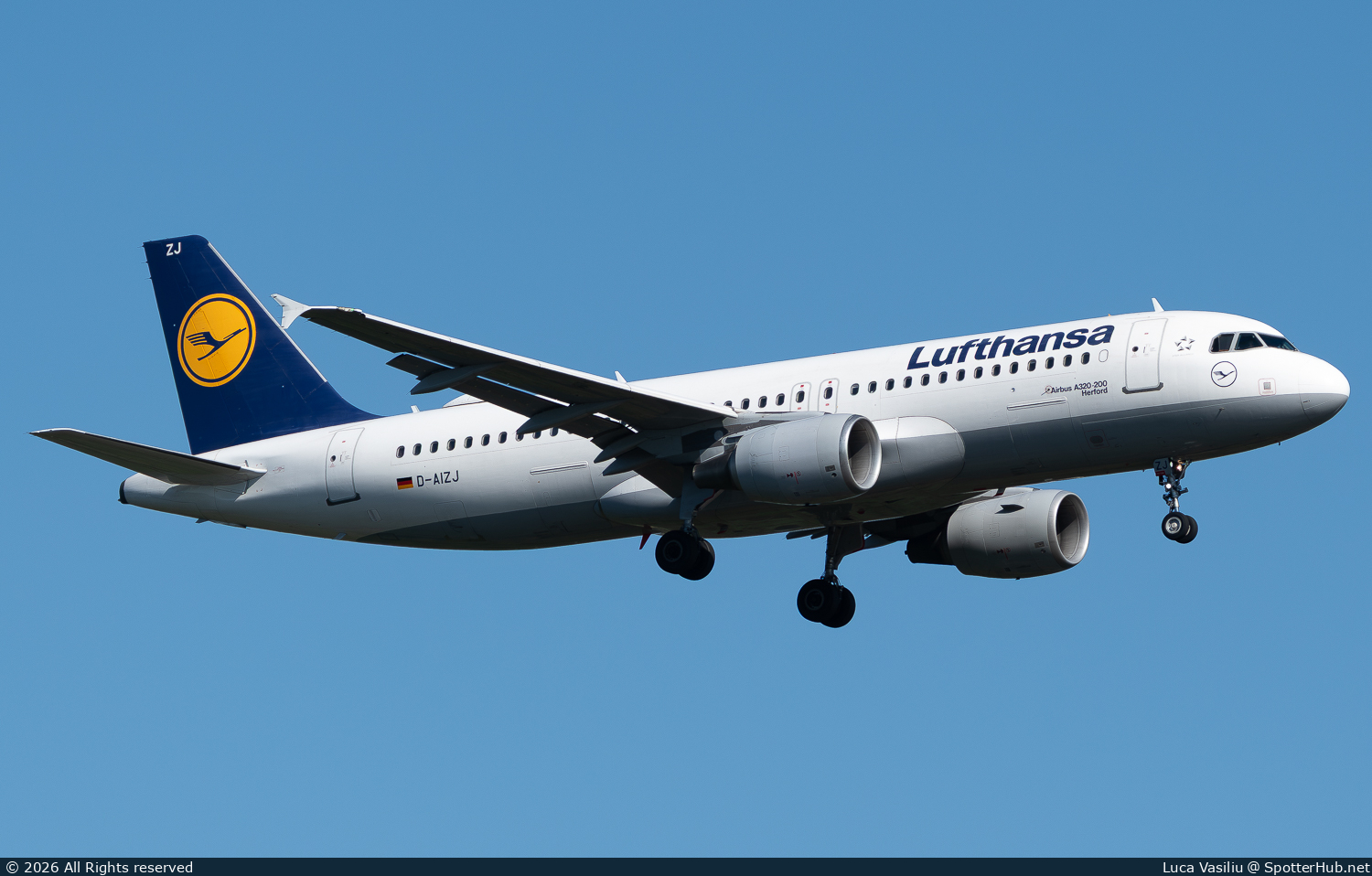 Photo of D-AIZJ - Airbus A320-214 operated by Lufthansa