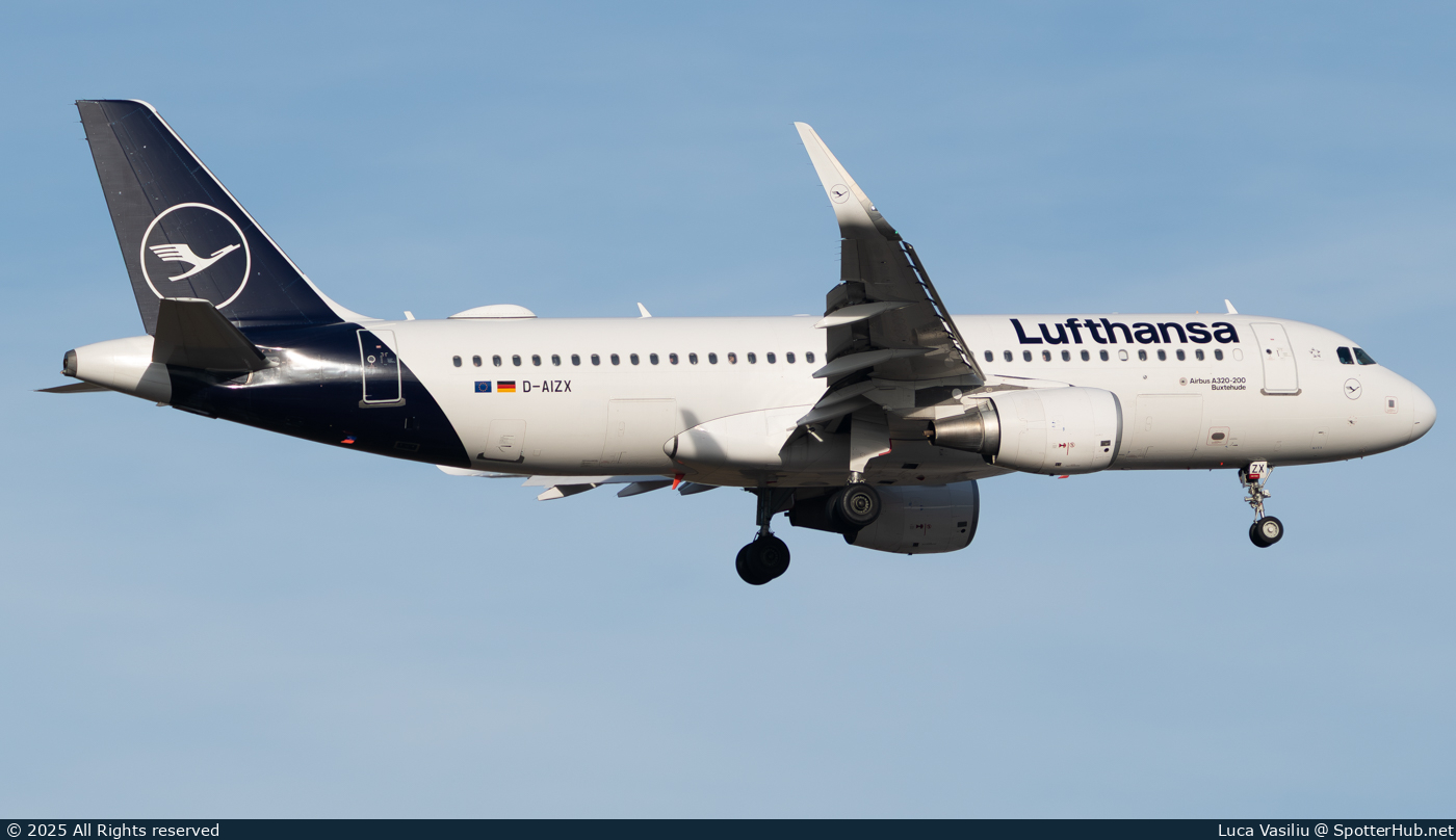 Photo of D-AIZX - Airbus A320-214 operated by Lufthansa
