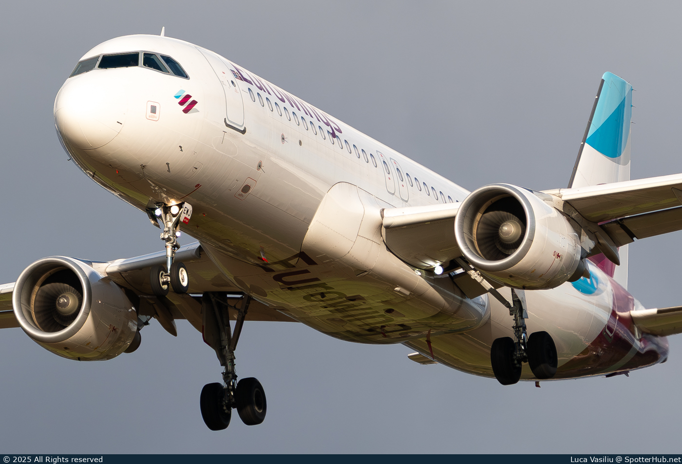 Photo of D-AEWJ - Airbus A320-214 operated by Eurowings