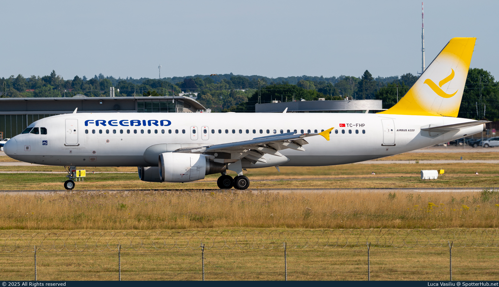 Photo of TC-FHP - Airbus A320-214 operated by Freebird Airlines