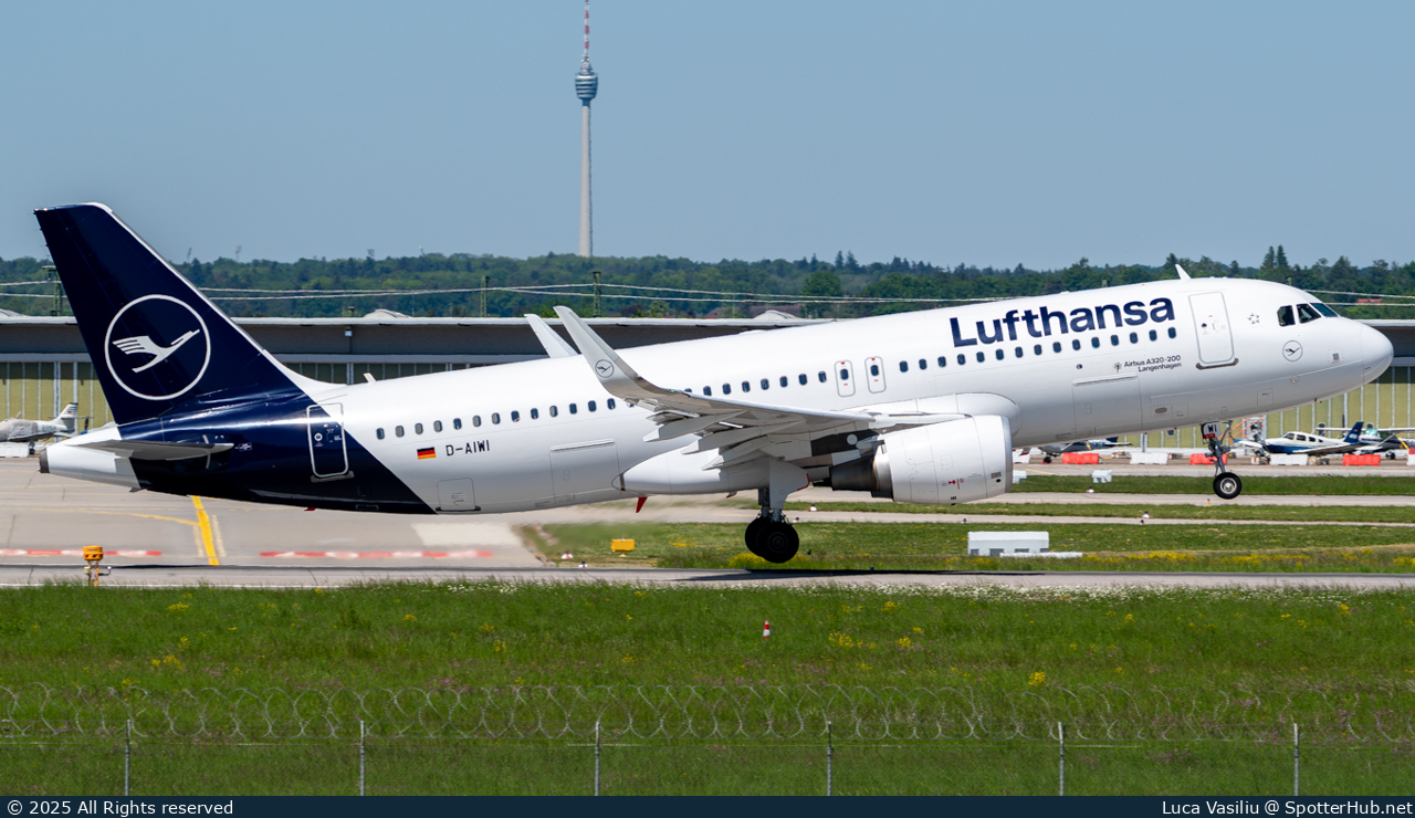 Photo of D-AIWI - Airbus A320-214 operated by Lufthansa