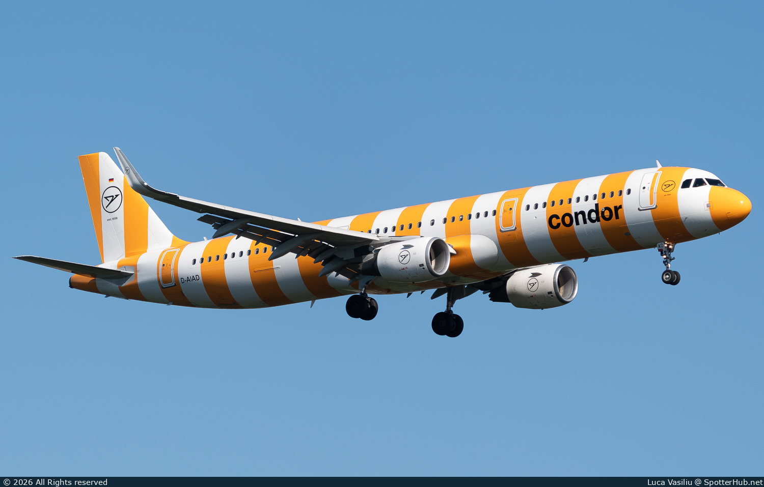 Photo of D-AIAD - Airbus A321-211 operated by Condor
