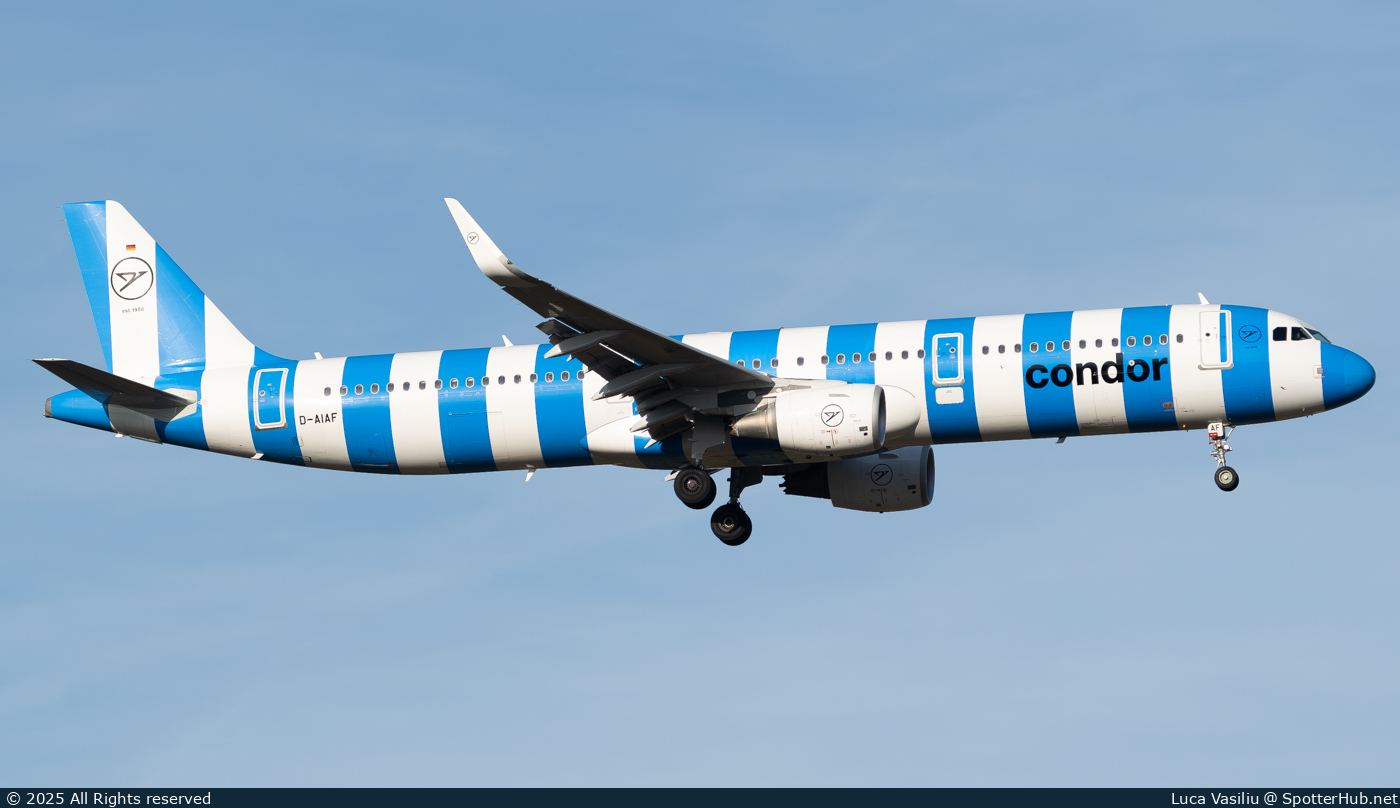 Photo of D-AIAF - Airbus A321-211 operated by Condor