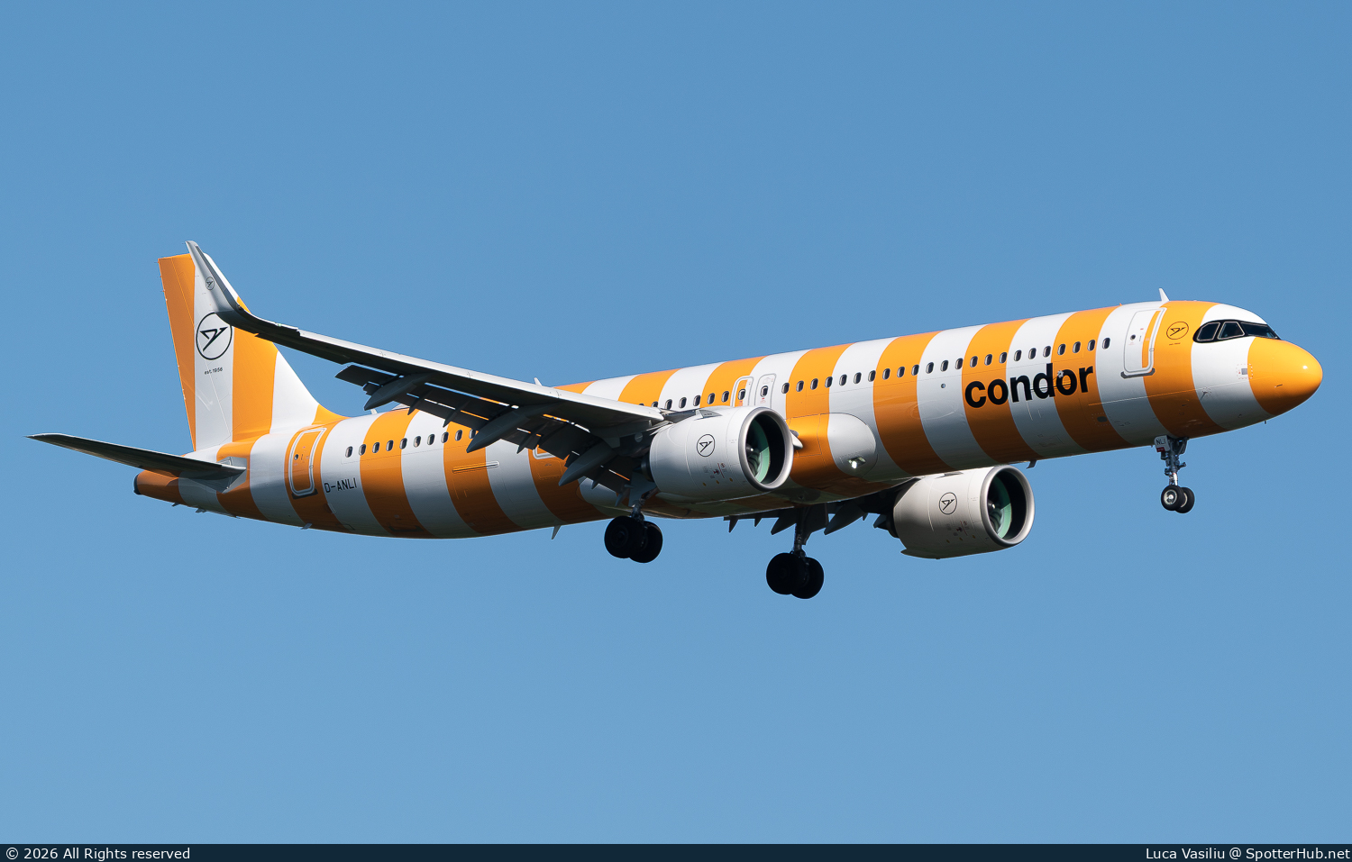 Photo of D-ANLI - Airbus A321-271NX operated by Condor
