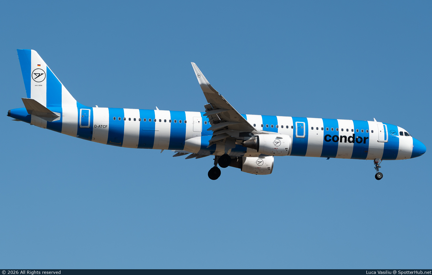 Photo of D-ATCF - Airbus A321-211 operated by Condor