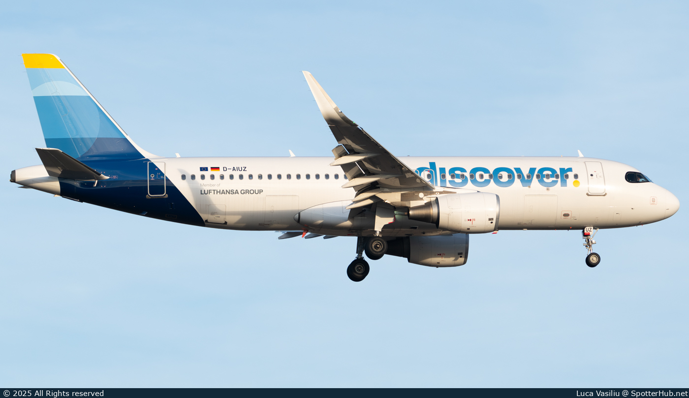 Photo of D-AIUZ - Airbus A320-214 operated by Discover Airlines