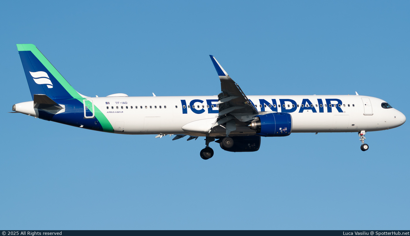 Photo of TF-IAD - Airbus A321-271NX operated by Icelandair