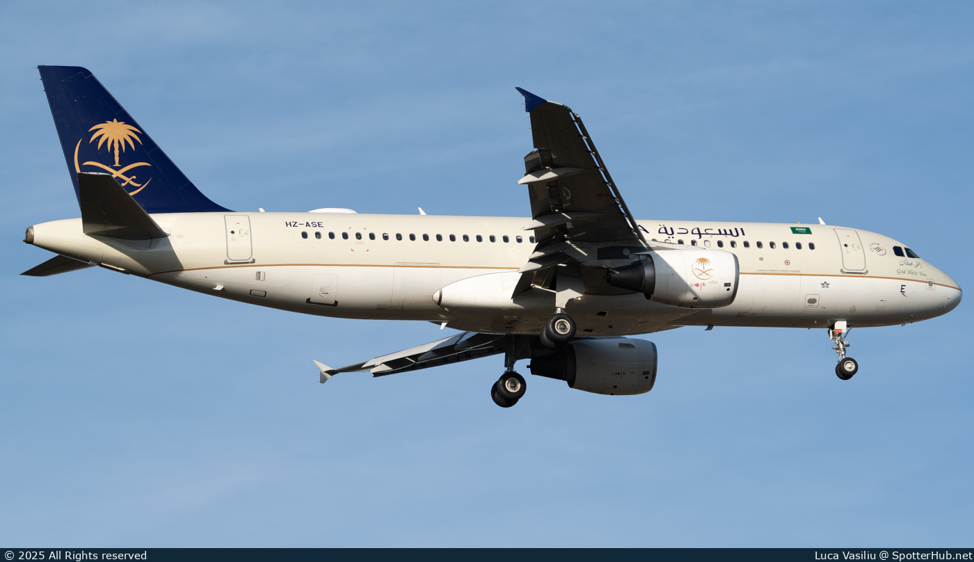 Photo of HZ-ASE - Airbus A320-214 operated by Saudia