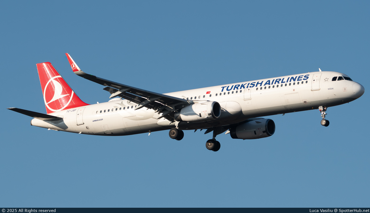 Photo of TC-JSF - Airbus A321-231 operated by Turkish Airlines