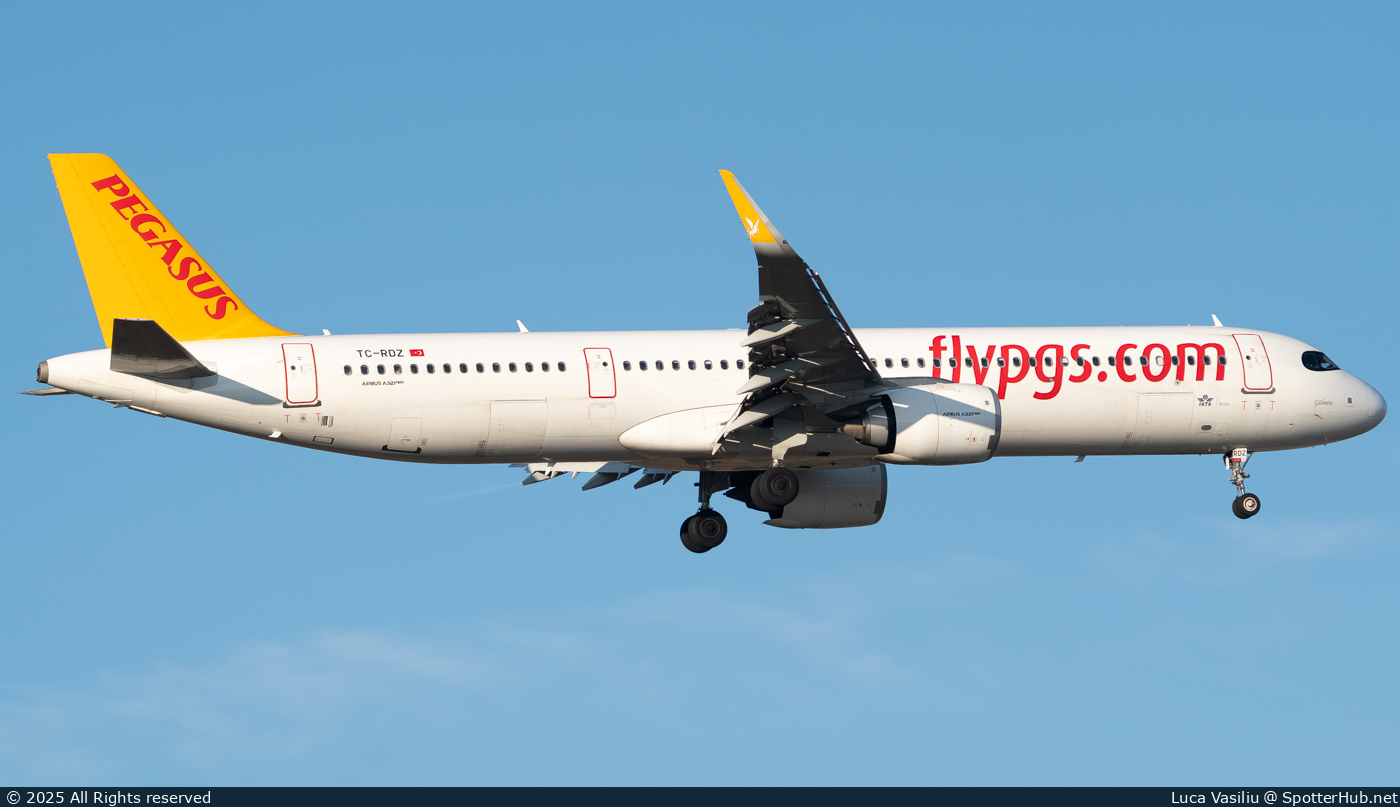 Photo of TC-RDZ - Airbus A321-251NX operated by Pegasus Airlines