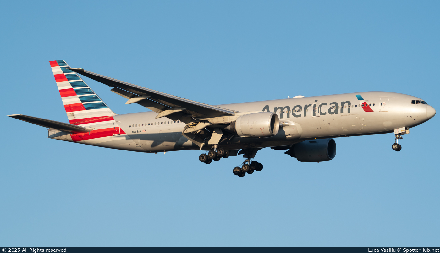 Photo of N768AA - Boeing 777-223(ER) operated by American Airlines
