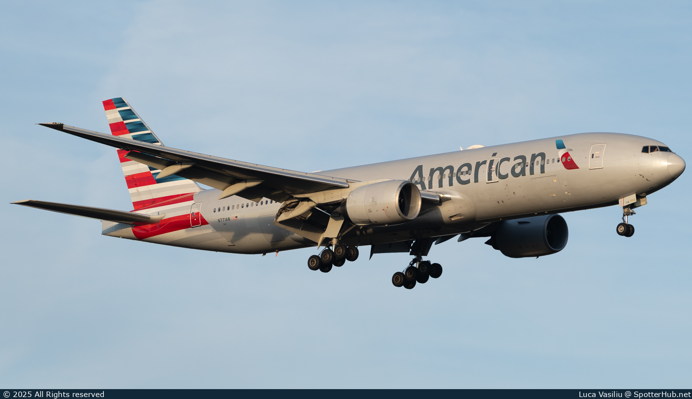 Photo of N771AN - Boeing 777-223(ER) operated by American Airlines