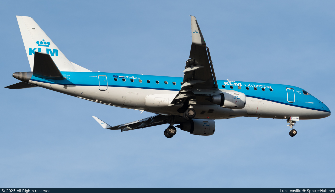 Photo of PH-EXJ - Embraer ERJ-175STD operated by KLM Cityhopper