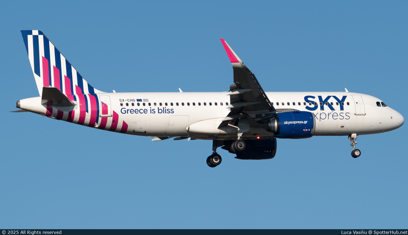 Photo of SX-CHG - Airbus A320-251N operated by Sky Express