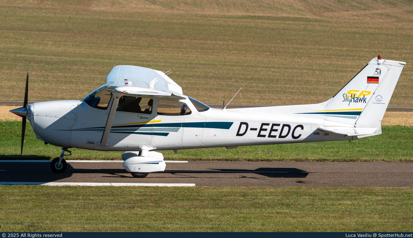 Photo of D-EEDC - Cessna 172S Skyhawk SP operated by Bundeswehr-Luftsportring Laupheim