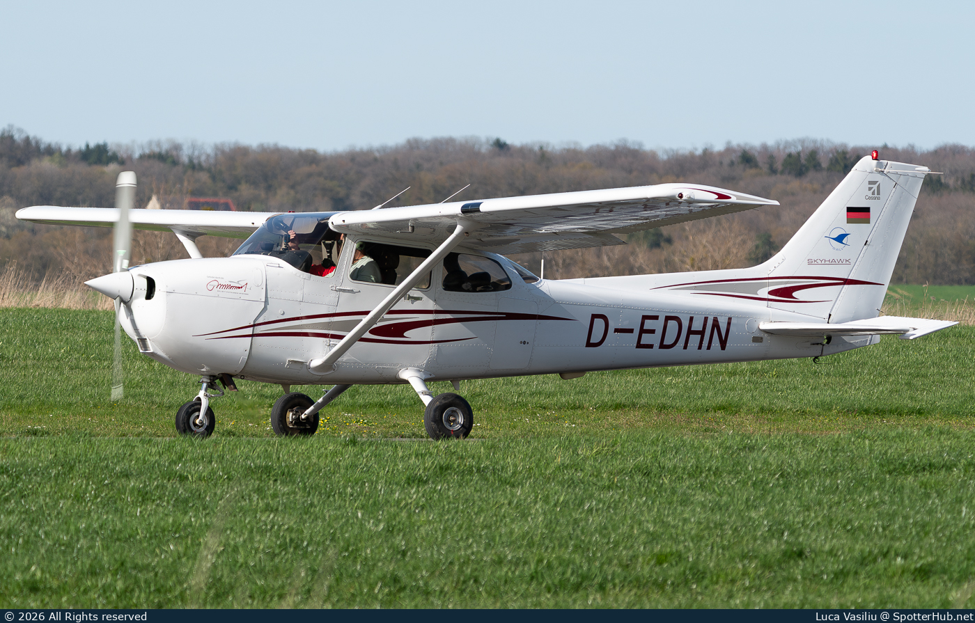 Photo of D-EDHN - Cessna 172R Skyhawk operated by BWLV Motorflugschule