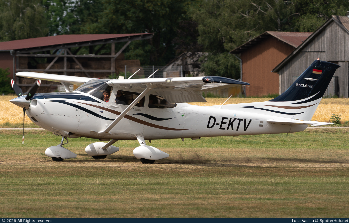 Photo of D-EKTV - Cessna 182T Skylane operated by Luftsportverein Günzburg