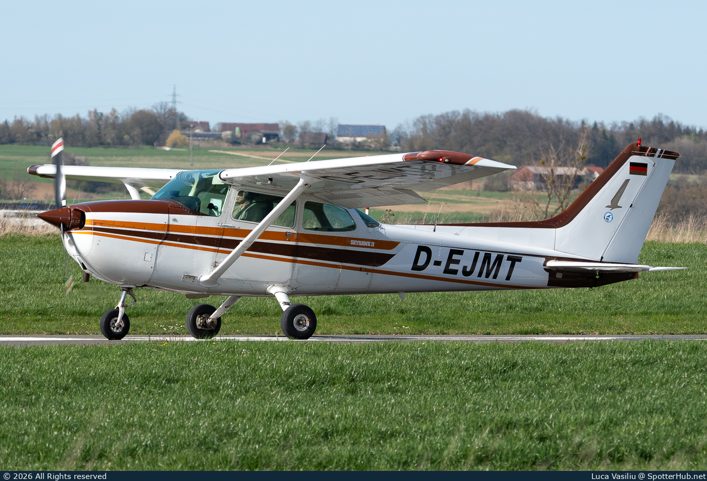 Photo of D-EJMT - Cessna 172N Skyhawk II operated by Private
