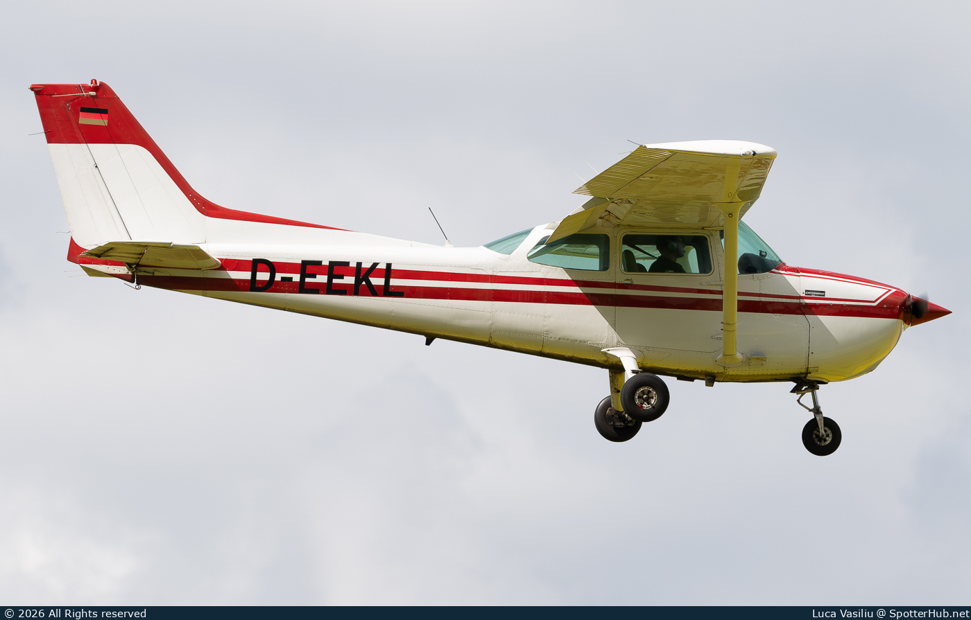 Photo of D-EEKL - Cessna 172P Skyhawk II operated by Fliegerverein München